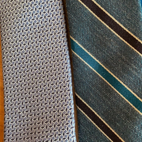 Assorted ties and handkerchiefs - Picture 2 of 4